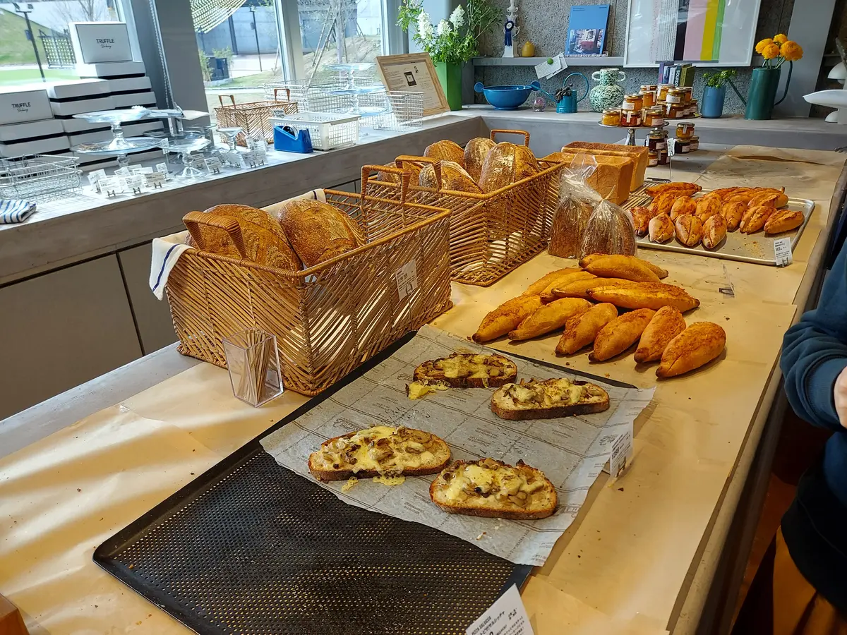 【食べ放題】TruffleBAKERY(トリュフベーカリー)北海道ボールパーク Fヴィレッジ店でパンの食べ放題が始まる!