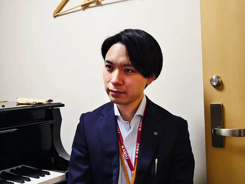 鈴木さん。オープン初日は体験レッスンのみの開講だったそうですが、すでに生徒さんが集まっているとはさすがのカワイさんです!!