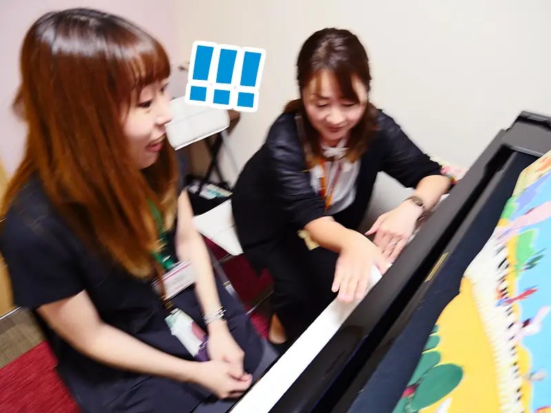 ヘビさながらにピアノの上を手で歩き始めた中村先生。