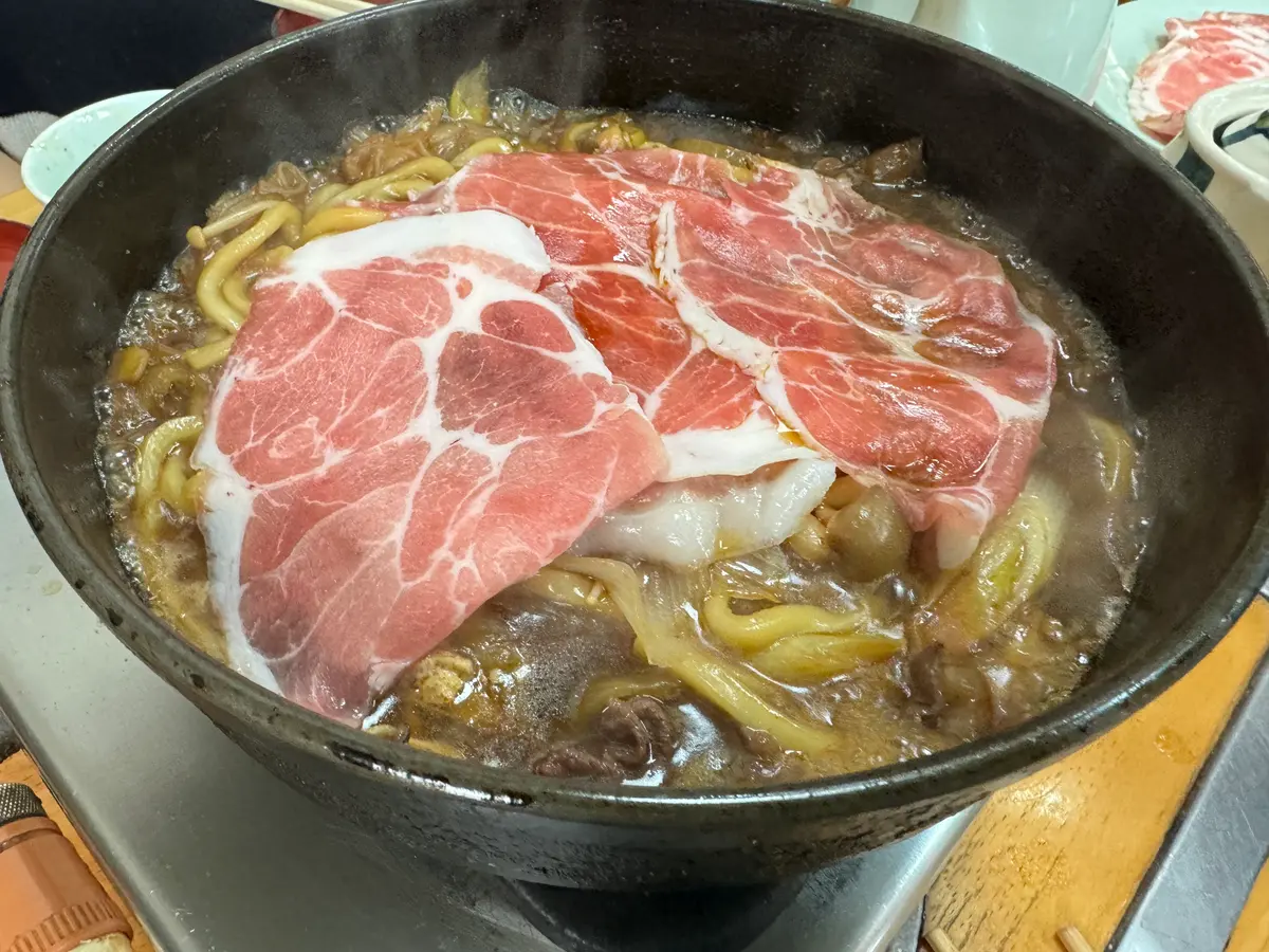 室蘭に行ったら豚すき焼きでしょ!焼き鳥だけしか食べないなんて、人生の楽しみを取っておいているとしか思えない!