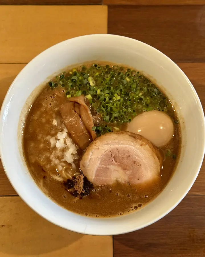 並んでも食べたい！孤高の魚介豚骨らーめん