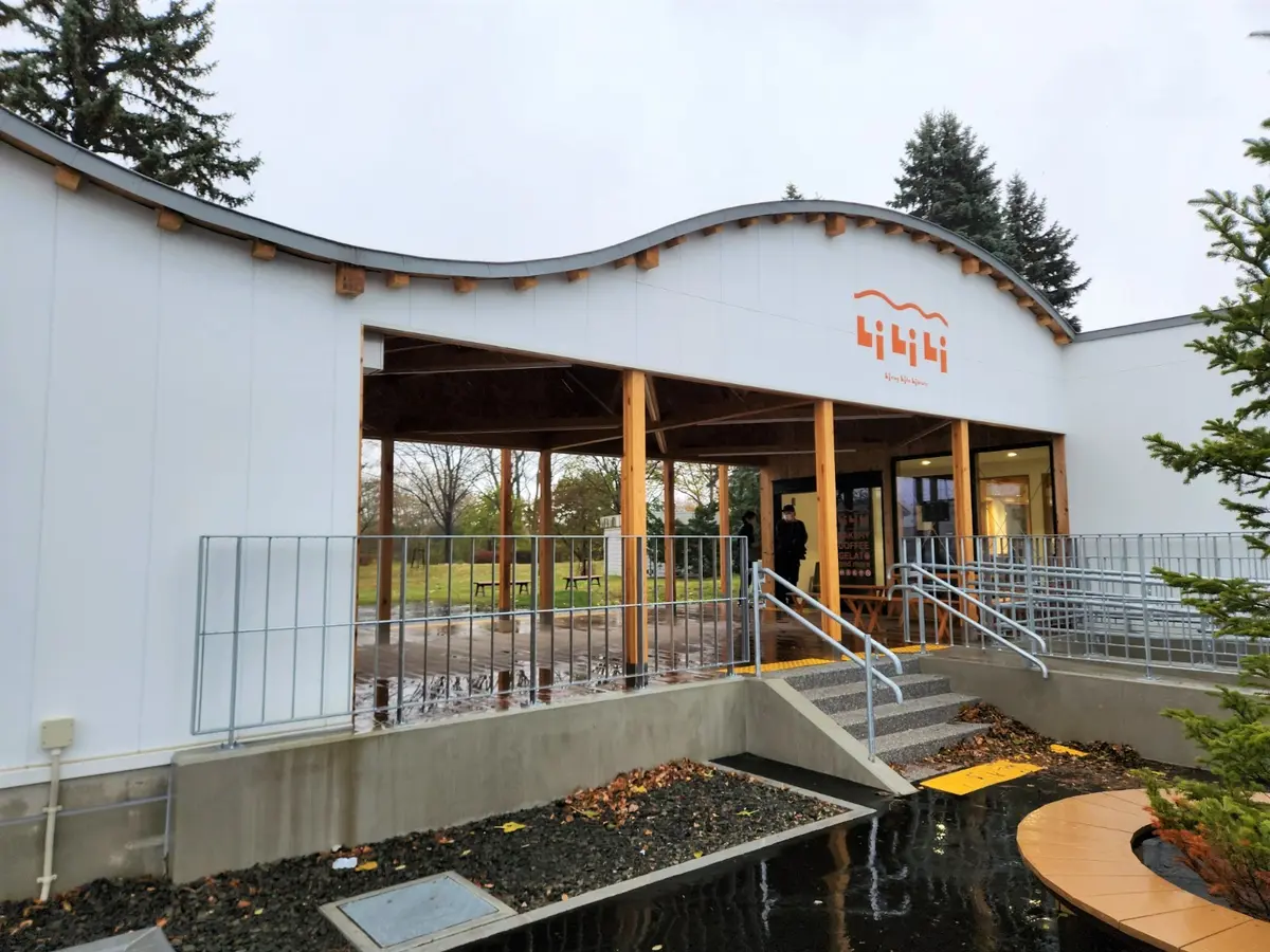 百合が原公園「LiLiLi」カフェがパパママの救世主的スポット！どんぐり･丸美珈琲･アルトラーチェのコラボメニューも楽しめる