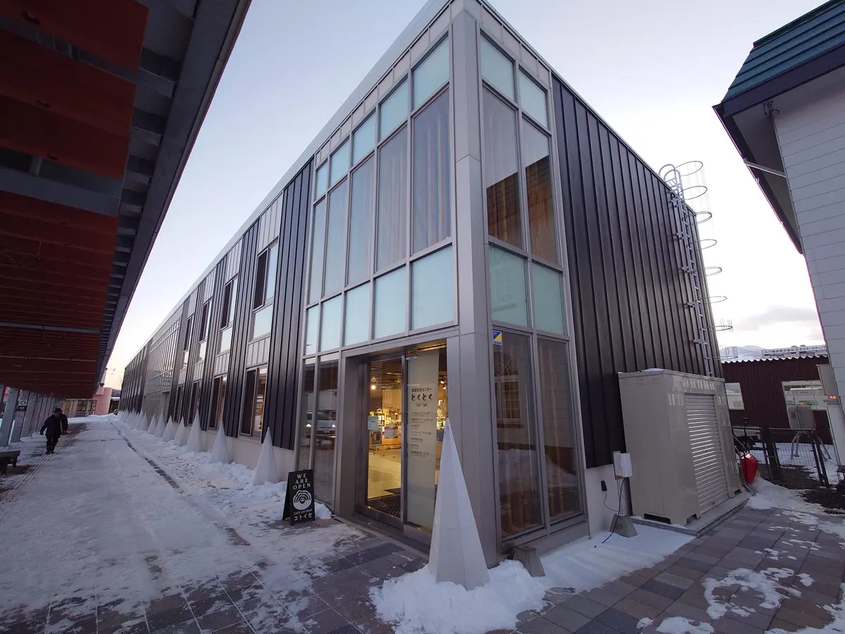 【新得町】駅直結の交流拠点「とくとく」｜カフェ・遊び場・鉄道展示で家族で楽しめる新スポット