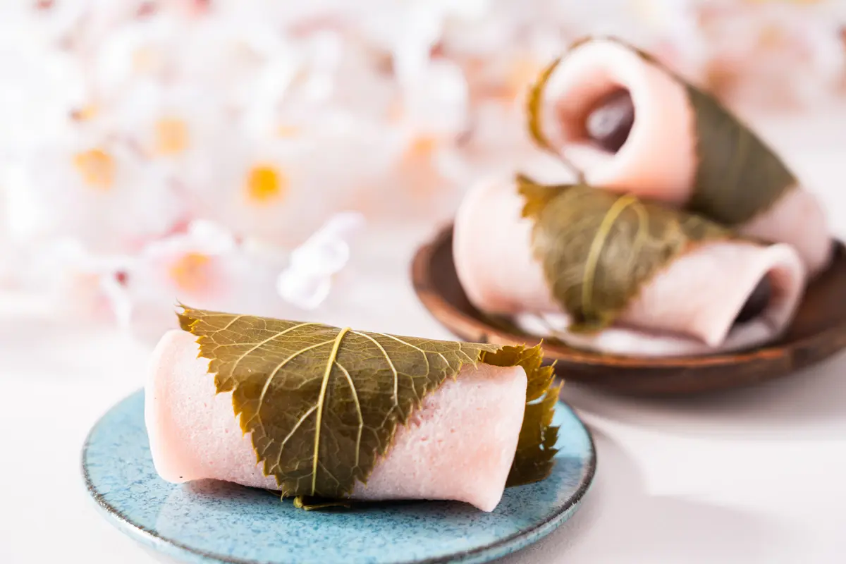 北海道神宮「神宮茶屋」で合格祈願の桜餅を期間限定で販売!道産素材にこだわった関東風オリジナル桜餅が誕生