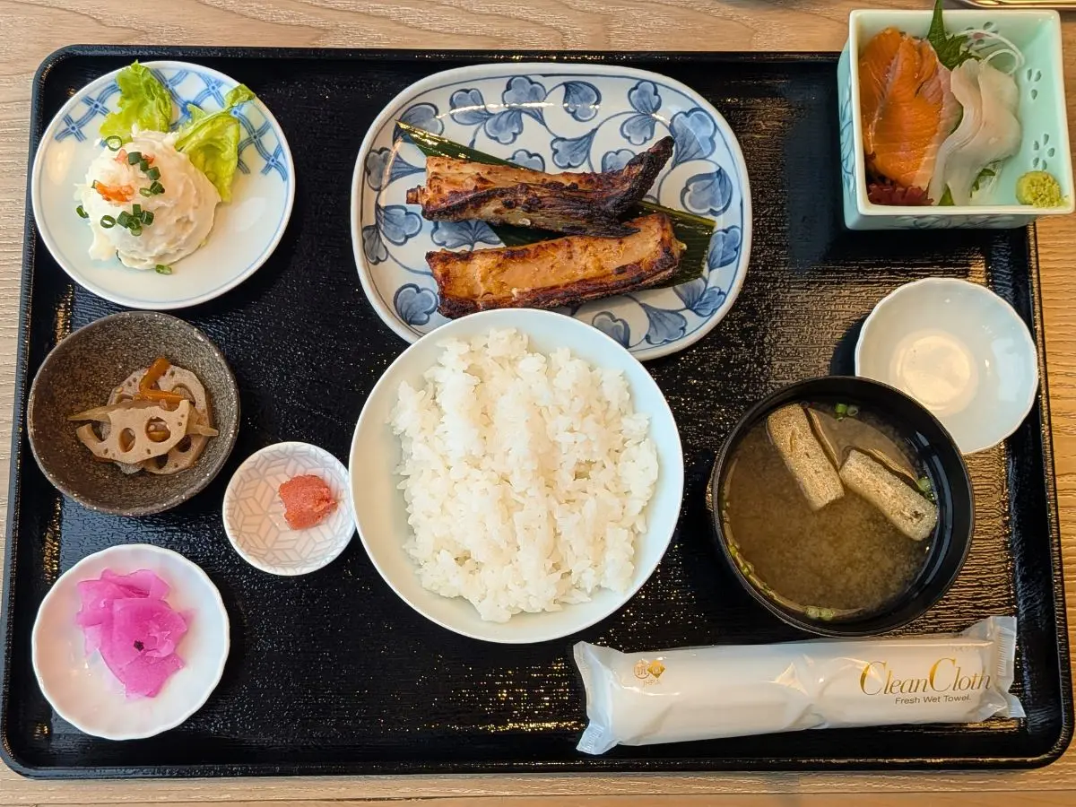 【札幌】バスセンター前駅1分!知床産魚の定食ランチ&日本酒居酒屋「うおなみ食堂」