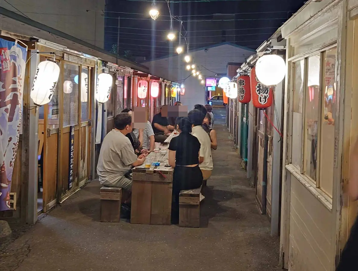 苫小牧で昼飲み旅行｜JR駅構内で立ち飲み！繁華街では錦町横丁や海鮮を巡る飲み歩き