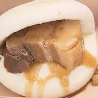 発見！タカトシランド×ひこま豚「やわらか角煮中華パン包み」600円(税込)