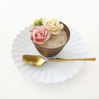 餡のお花を団子に載せたフラワー団子(315円)や、アイスにのせたフラワーアイス(710円)