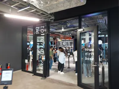 tower eleven baseball 入り口