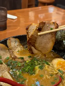 【札幌・狸小路】とろっとろの極上ほほ肉が旨すぎる！香ばしい焙煎みそラーメン