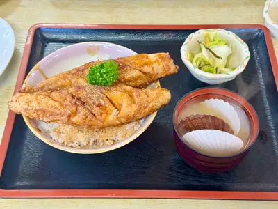 【小樽】海鮮丼だけじゃない！大人気食堂の花魚（ホッケ）丼が美味しすぎる！