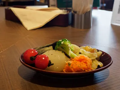みのるダイニングでランチ♪野菜ビュッフェ付きの定食が美味しい