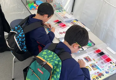 札幌トヨタ自動車:電気自動車でアイロンビーズを作成しよう!