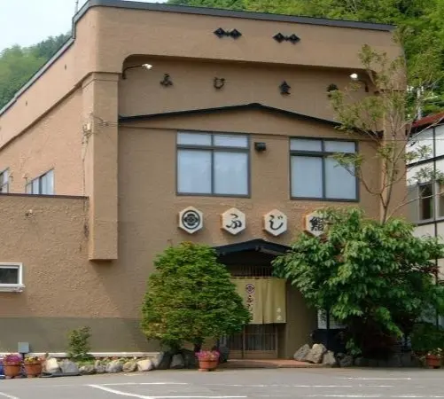 国道に面した、ふじ鮨本店