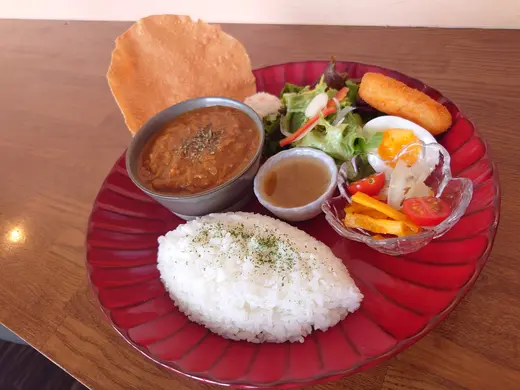 気づけば時間を忘れる。 カレーと古着の店、旭川「The Kawaz Market」