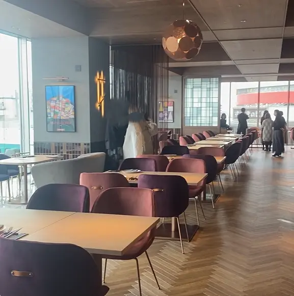 広々とした店内