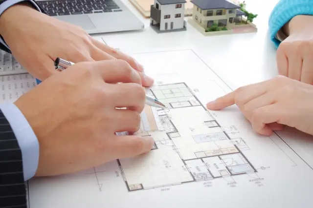 間取りを相談する人たち