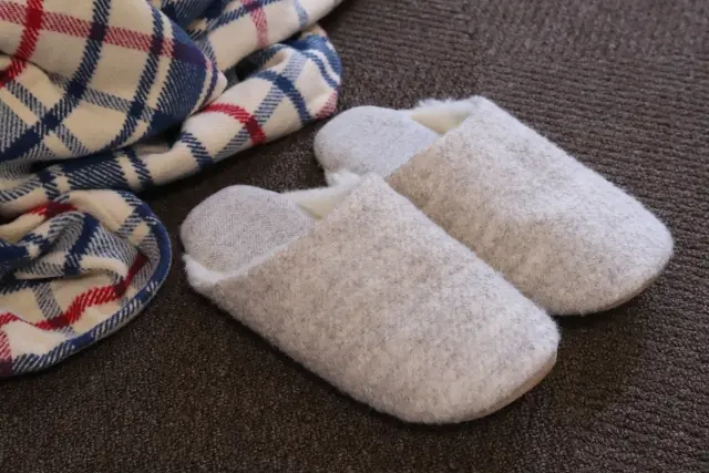 冬仕様のスリッパとブランケット