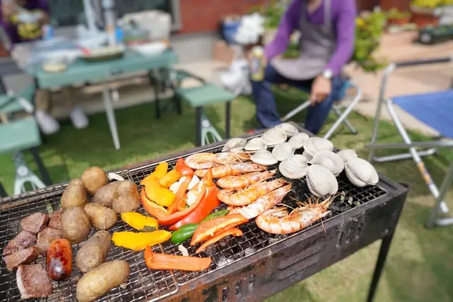 庭でBBQ
