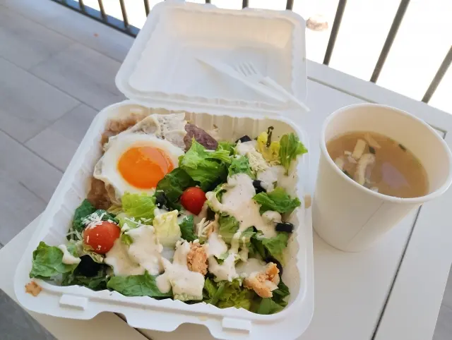 ベランダで食べるお弁当