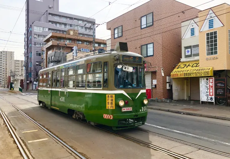 札幌市電】引退車両を往年の色で送り出すプロジェクト！ | MouLa