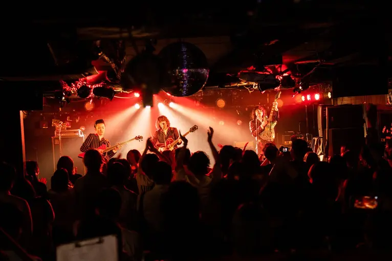 ロックが鳴り響く空間