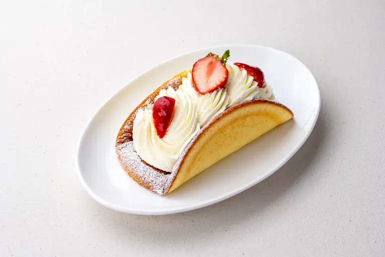 ル・パティシエ・フルタ「桃といちごのオムレツ」※18日限定