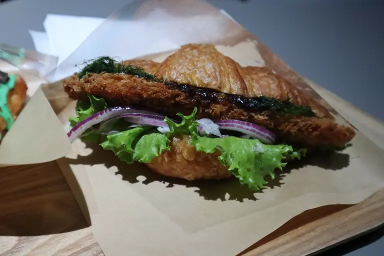 産すじ青のり&ホッケフライサンド(¥680)
