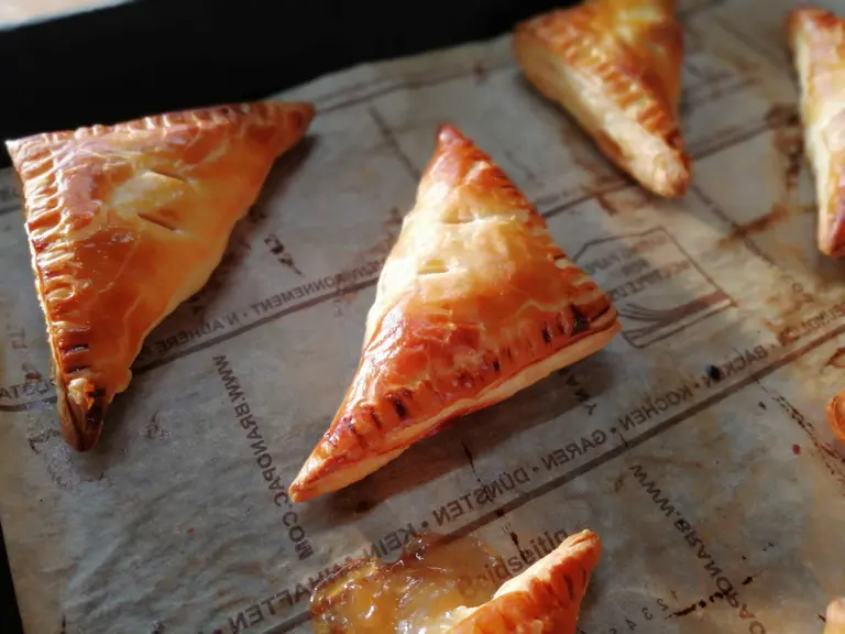 焼き立てアップルパイ