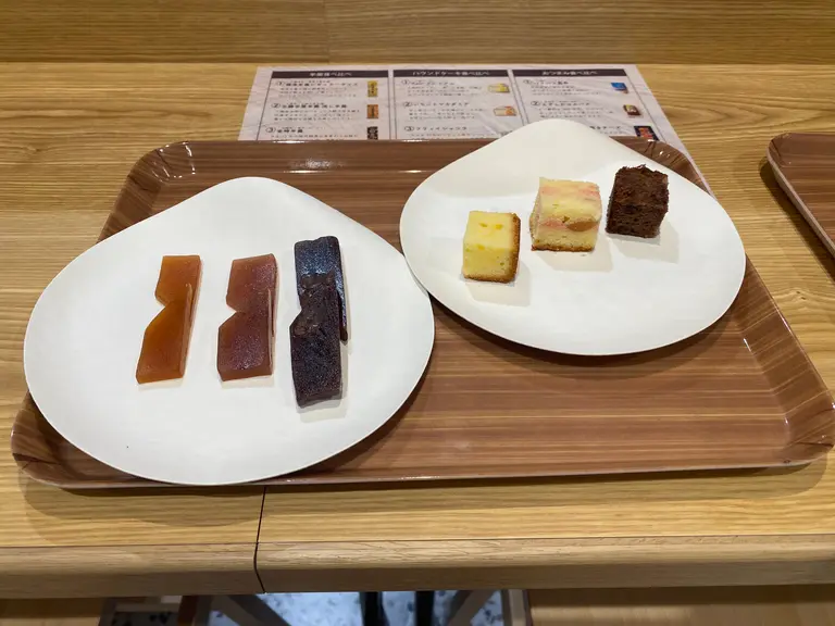 左:羊羹食べ比べ / 右:パウンドケーキ食べ比べ