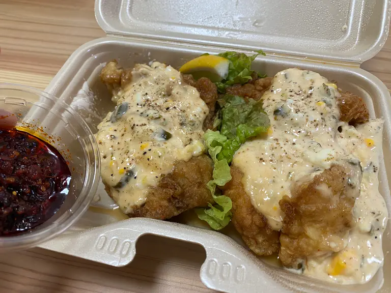 食べ比べセットと旨辛ソース