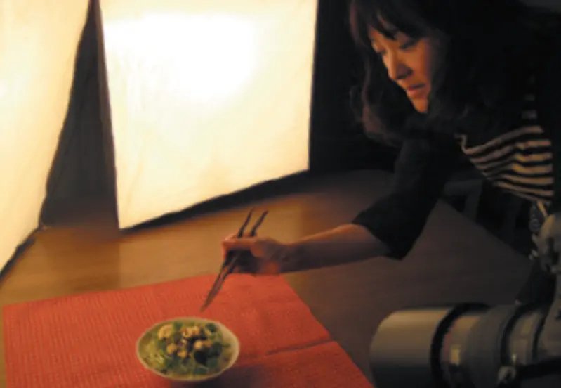 媒体に掲載する撮影現場の1コマ。ヒト、ペット問わず「食」の仕事には携わっていきたいですね。