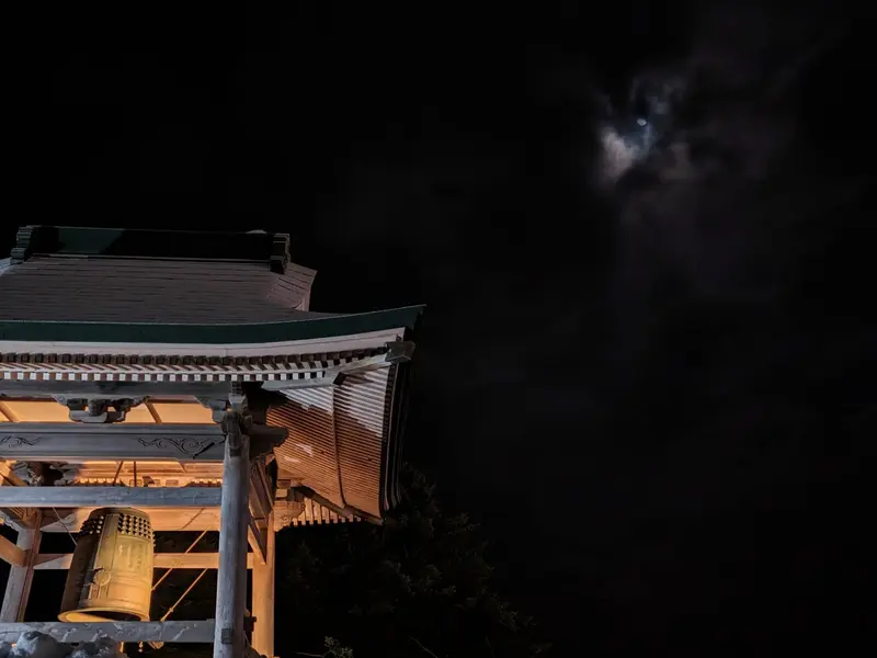 法林寺の除夜の鐘のようす
