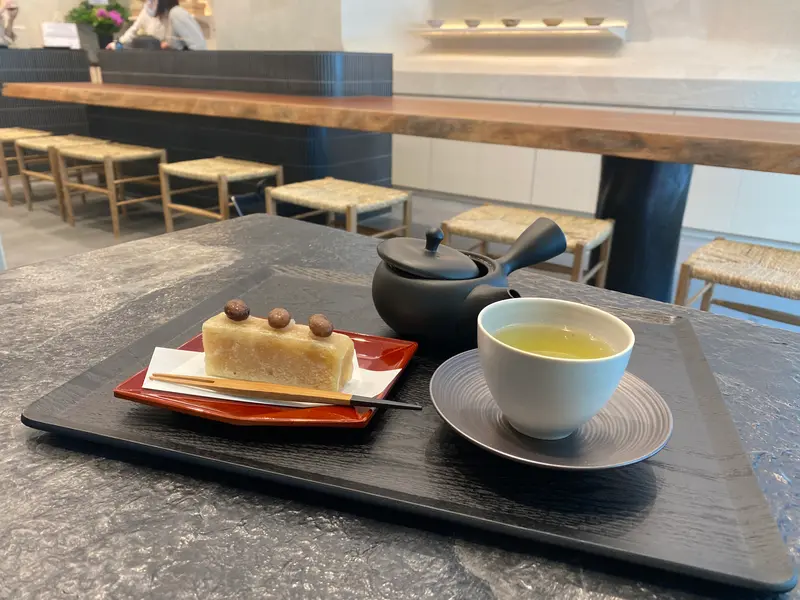 「焼ききんつば ゆず」と「季節のおすすめ茶」