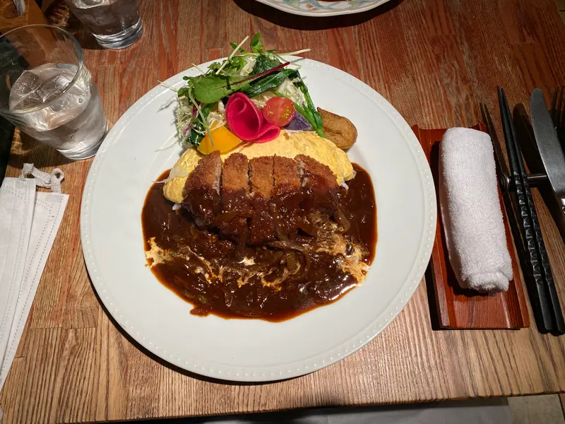 KAZU風エスカロップライス（メンチカツのせ）