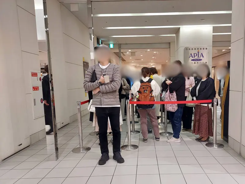 なかなか進まない並び列