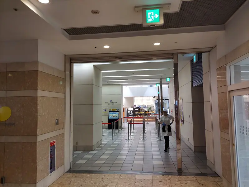 シャッターが上がり、目の前にTRUFFLE miniの店舗がお目見え