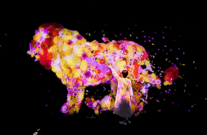 チームラボ《花と共に生きる動物たち Ⅱ》