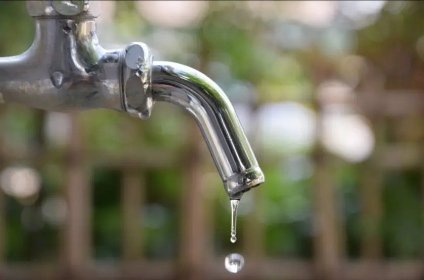 屋外にある水道