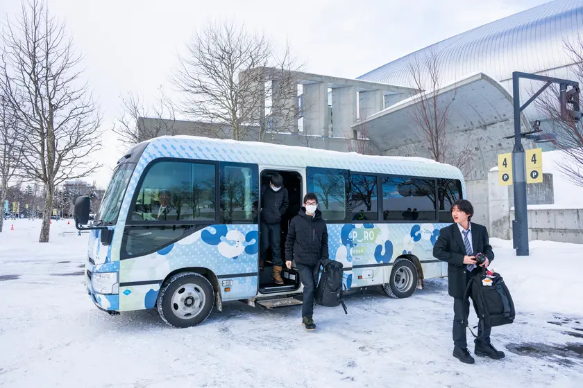 高校生が乗車した水素バス