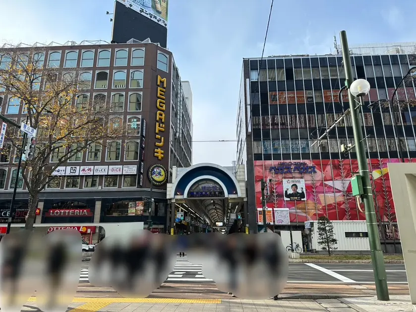 狸小路の交差点