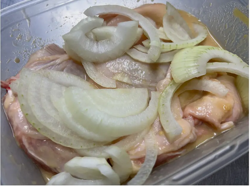 味噌は同量程度の水で溶いてから鶏肉になじませる
