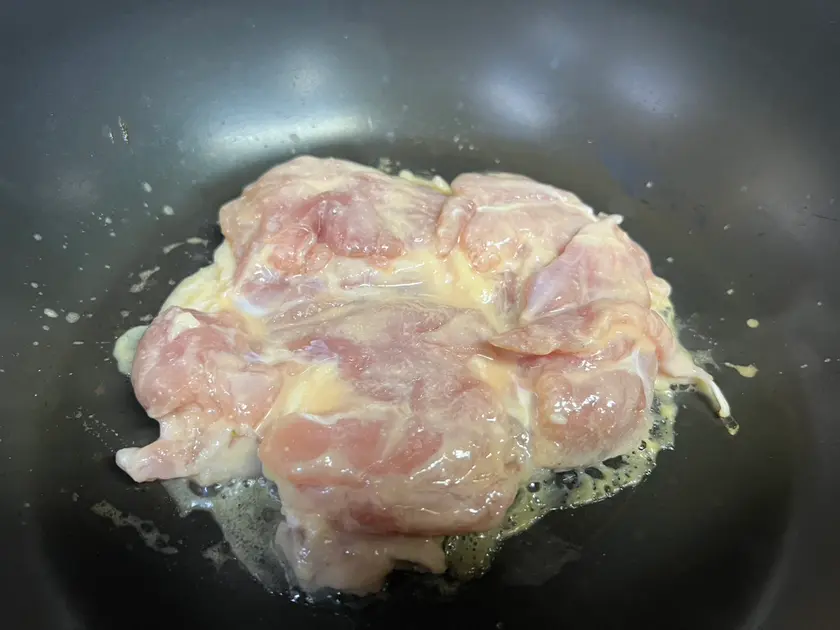 皮目から焼き始める