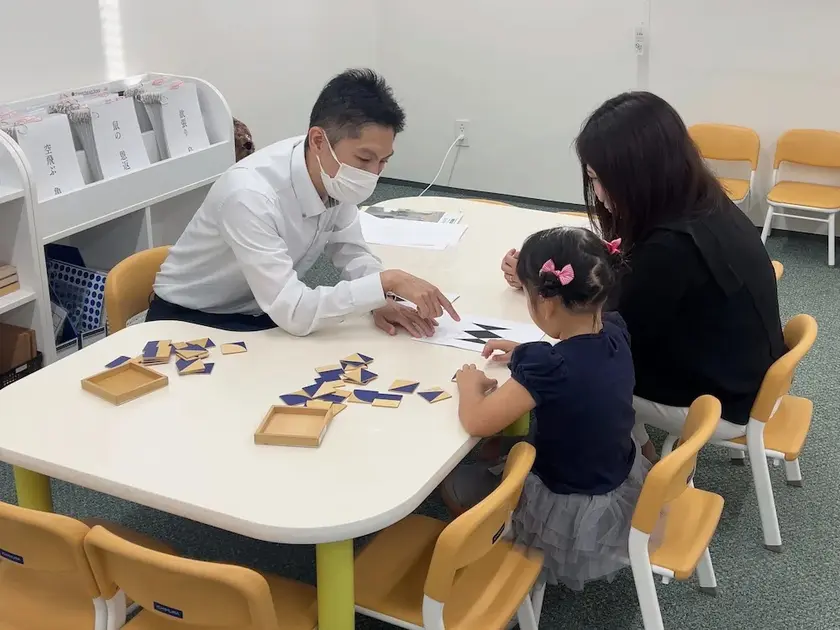 教室長の千葉建介先生(写真左)