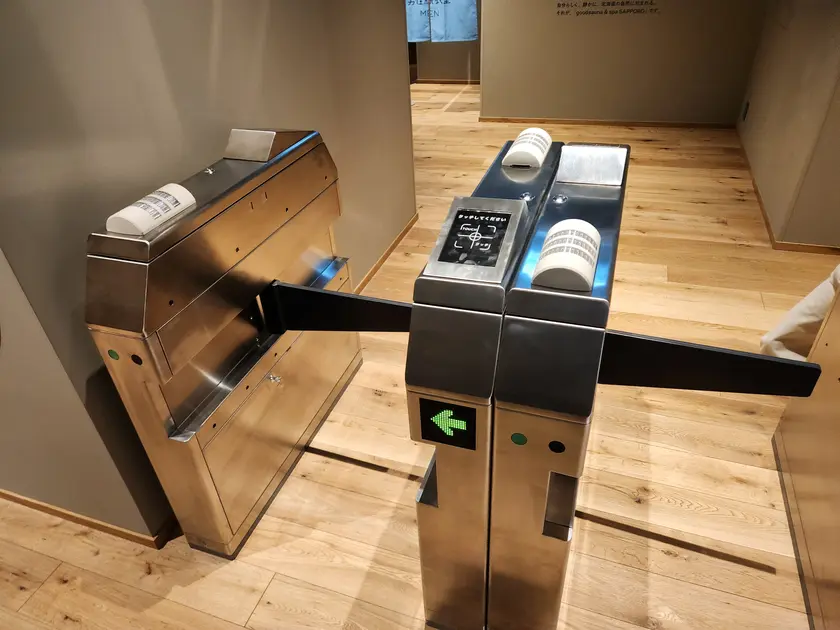 カギ（ICバンド）をタッチしていざ入場