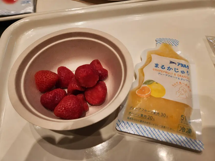 アオハタのフローズンフルーツは凍っていてもやわらかくておすすめ