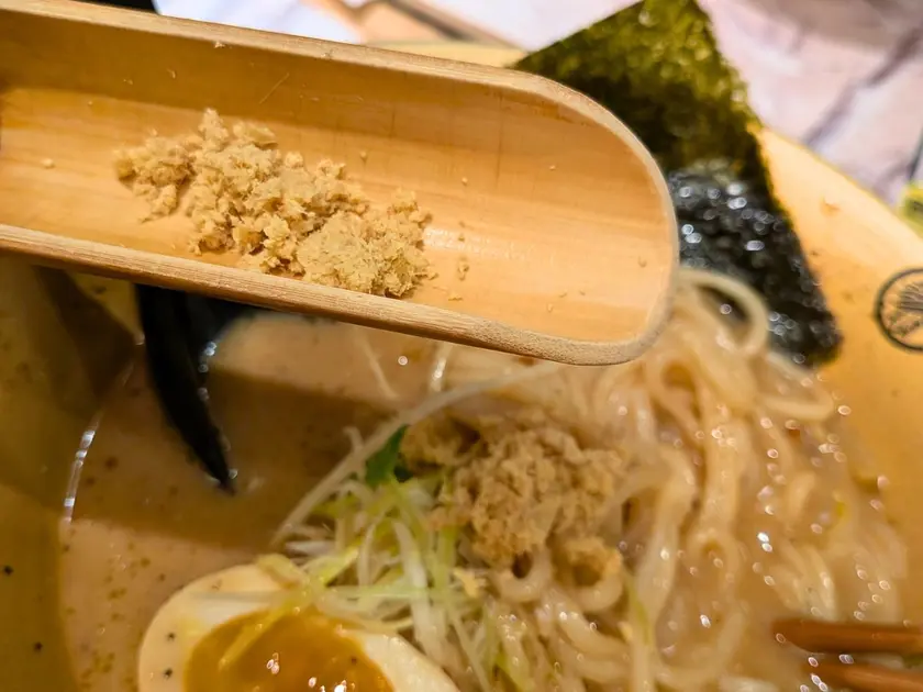 麺屋竹蔵の札幌味噌らーめんの味変しょうが