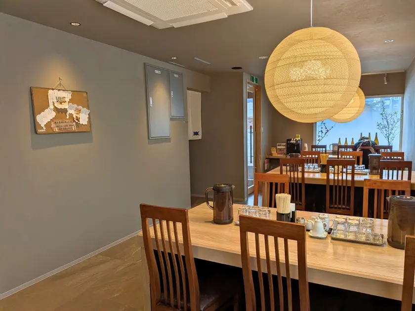 うおなみ食堂店内