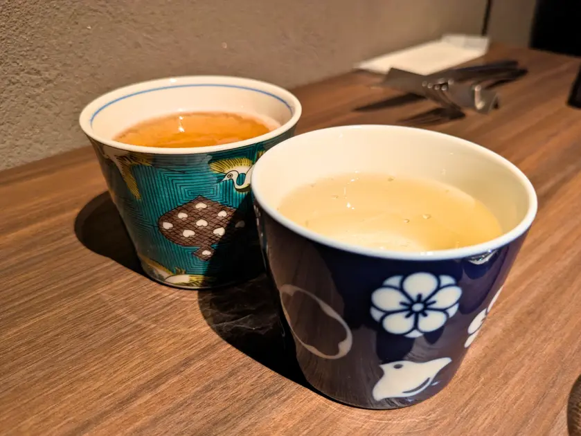 シードル（左：フランス産シードル・右：北海道産シードル）