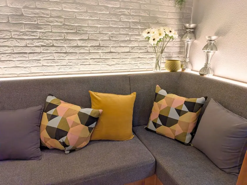 北海道おにぎりスタイル回のソファ席